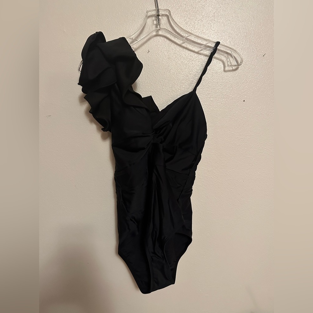 Elegant One-Shoulder Ruffle Swimsuit ๐โโ๏ธ โ๏ธ ๐ - Picture 6 of 6
